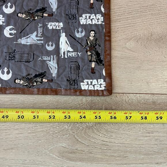 Handmade Quilt 56x64 STAR WARS Rey "The Force Awakens" Embroidered Signed - Picture 5 of 7